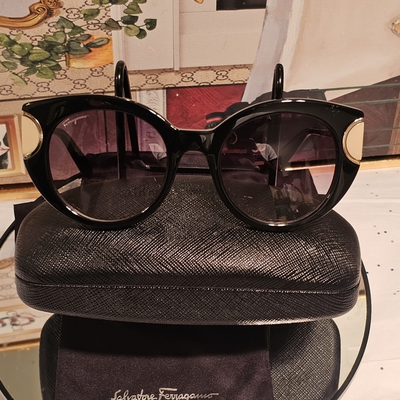 Salvatore Ferragamo Accessories - Authentic Salvatore Ferragamo Oval Black and Gold Oval Sunglasses